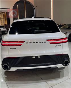 جێنسس GV70